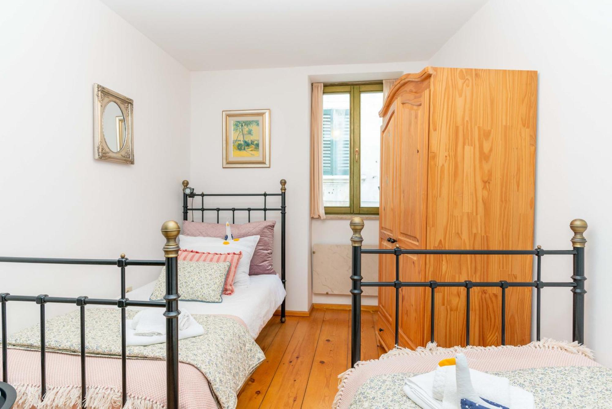Dei Fiori Apartments ロヴィニ エクステリア 写真