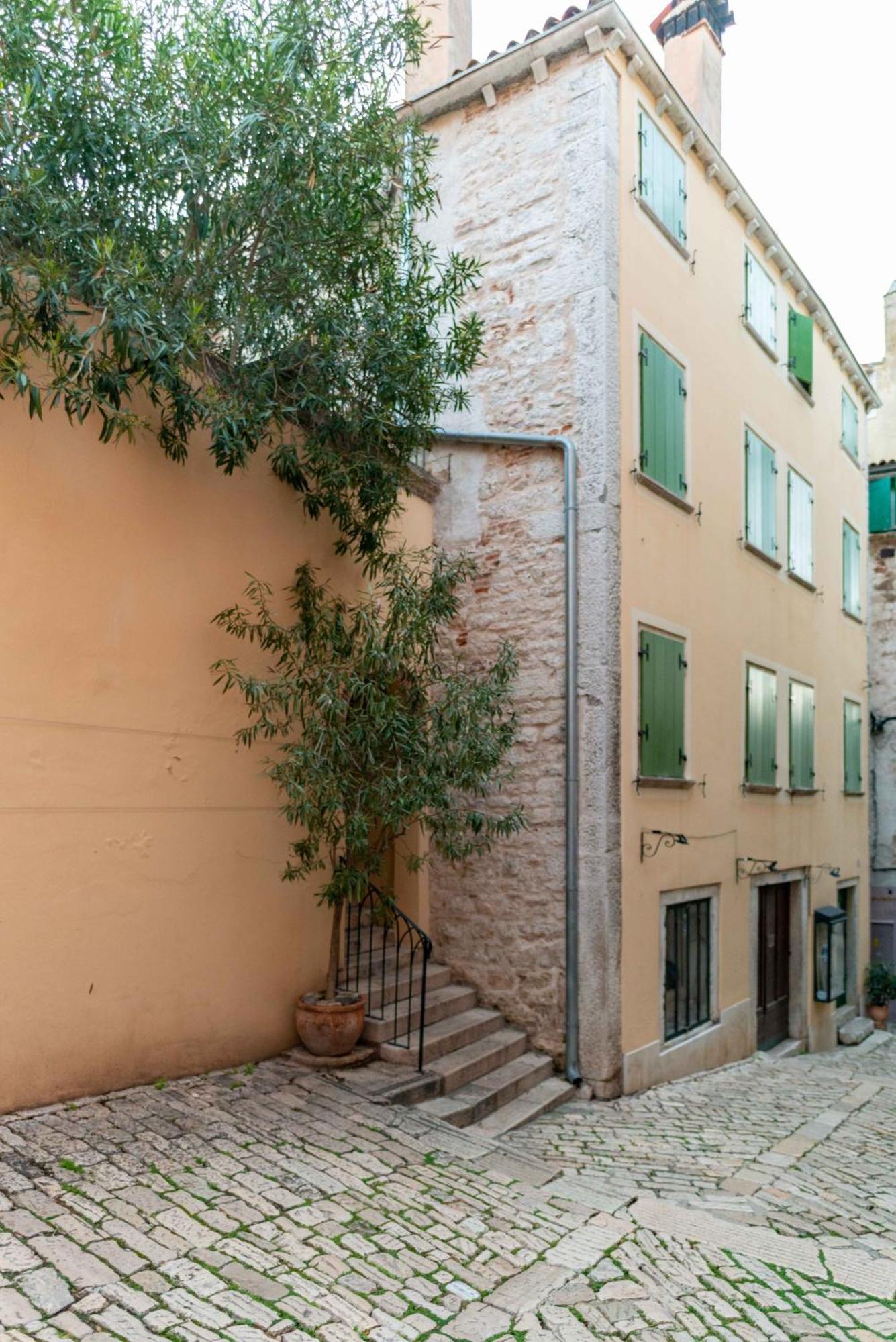 Dei Fiori Apartments ロヴィニ エクステリア 写真