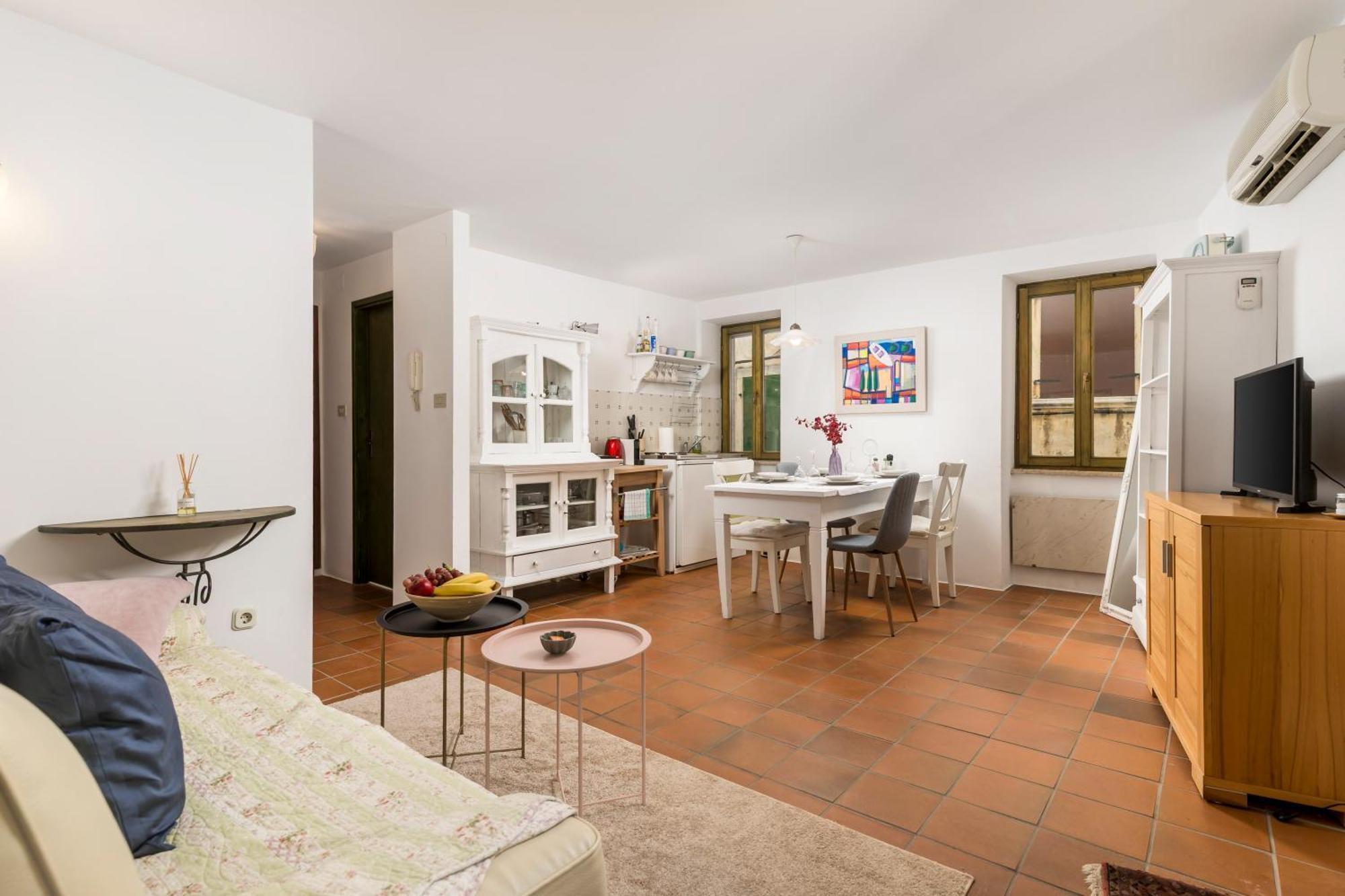 Dei Fiori Apartments ロヴィニ エクステリア 写真